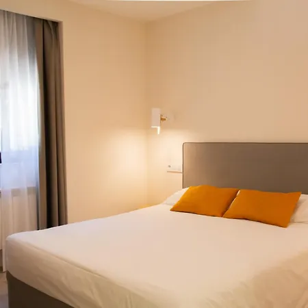 호텔 Lucerna Sports & 4*